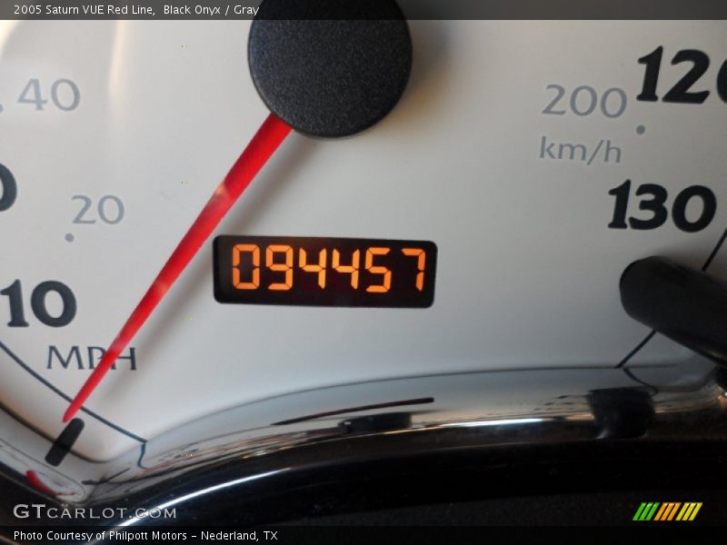 Black Onyx / Gray 2005 Saturn VUE Red Line