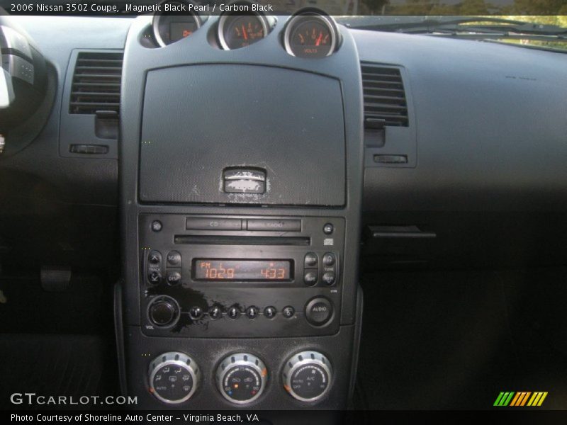 Dashboard of 2006 350Z Coupe