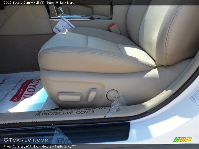 Super White / Ivory 2012 Toyota Camry XLE V6