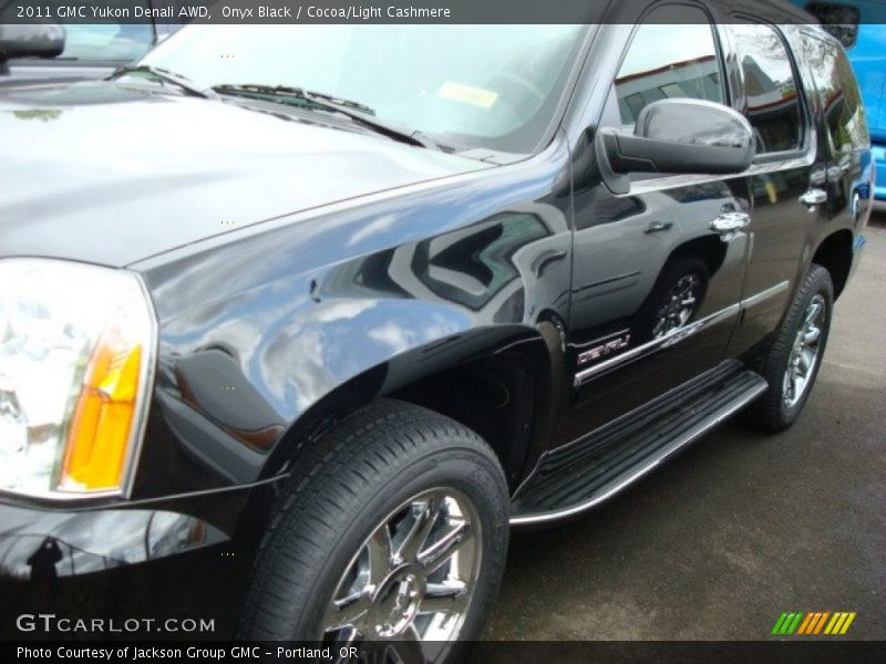 Onyx Black / Cocoa/Light Cashmere 2011 GMC Yukon Denali AWD