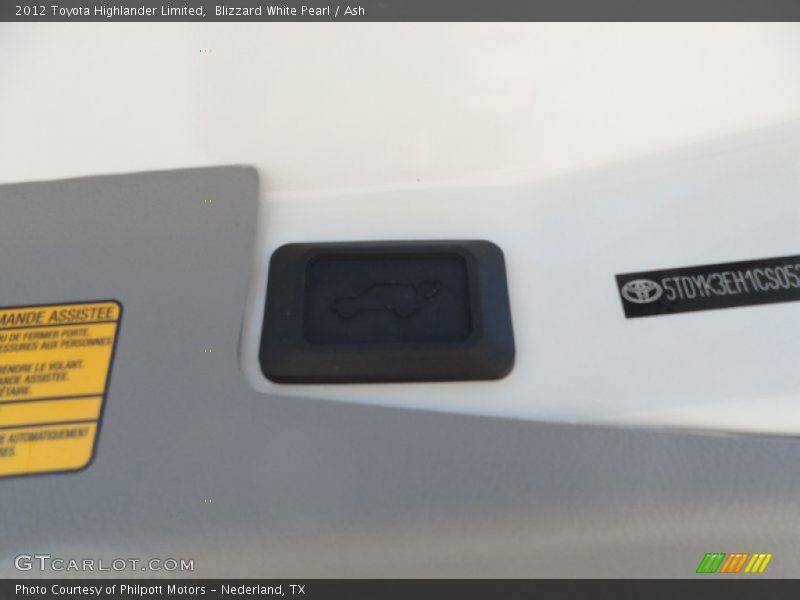 Blizzard White Pearl / Ash 2012 Toyota Highlander Limited