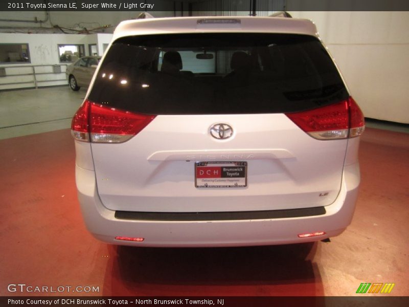Super White / Light Gray 2011 Toyota Sienna LE