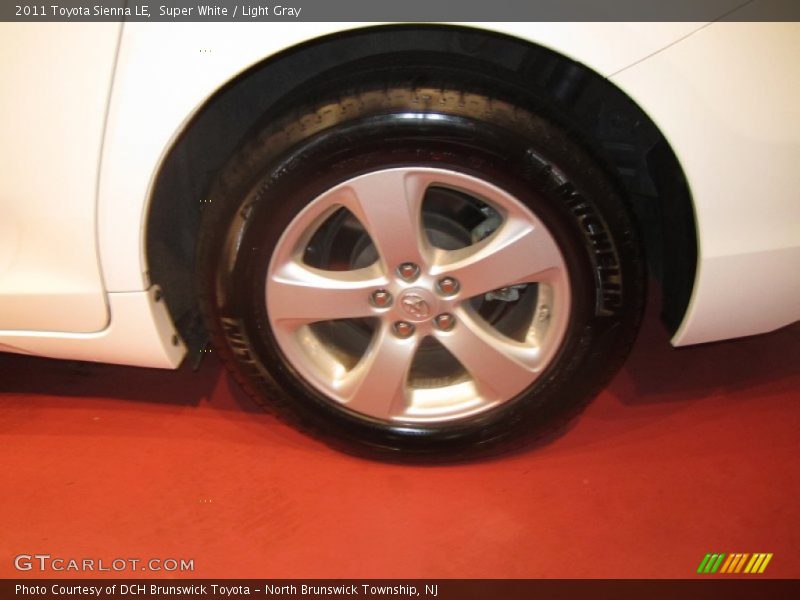 Super White / Light Gray 2011 Toyota Sienna LE