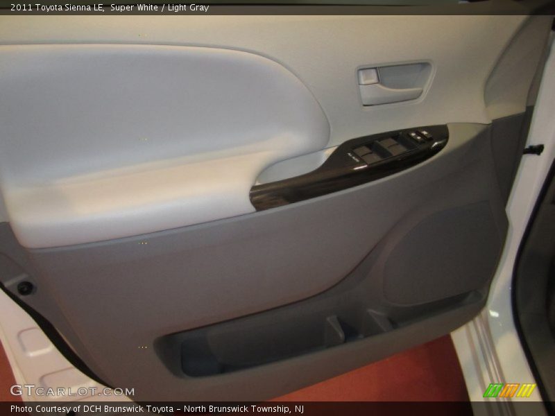 Super White / Light Gray 2011 Toyota Sienna LE