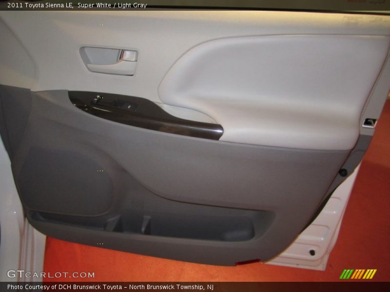 Super White / Light Gray 2011 Toyota Sienna LE