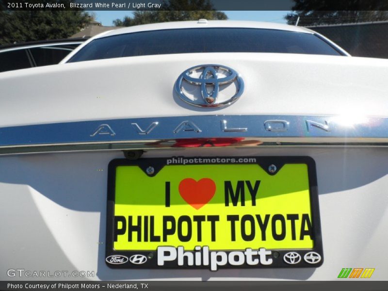 Blizzard White Pearl / Light Gray 2011 Toyota Avalon