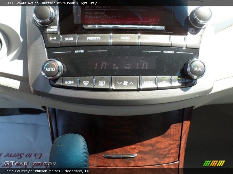Blizzard White Pearl / Light Gray 2011 Toyota Avalon