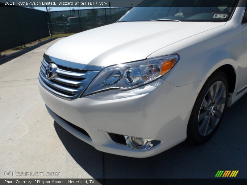 Blizzard White Pearl / Ivory 2011 Toyota Avalon Limited