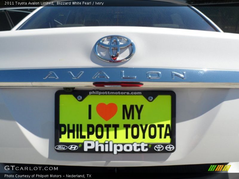 Blizzard White Pearl / Ivory 2011 Toyota Avalon Limited