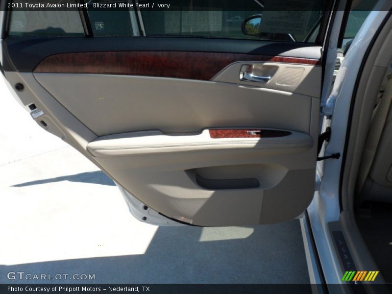 Blizzard White Pearl / Ivory 2011 Toyota Avalon Limited
