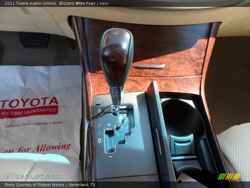 Blizzard White Pearl / Ivory 2011 Toyota Avalon Limited