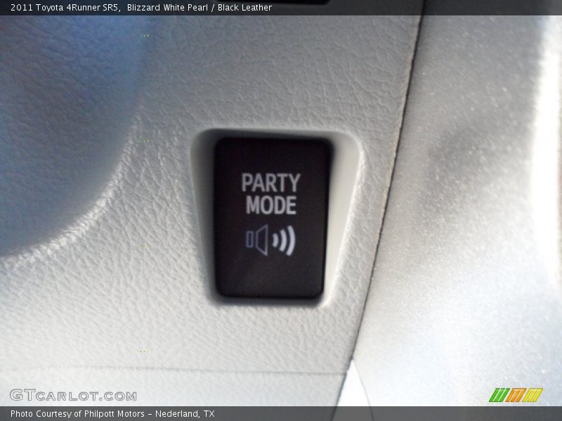 Blizzard White Pearl / Black Leather 2011 Toyota 4Runner SR5