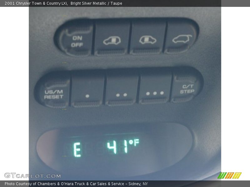 Bright Silver Metallic / Taupe 2001 Chrysler Town & Country LXi