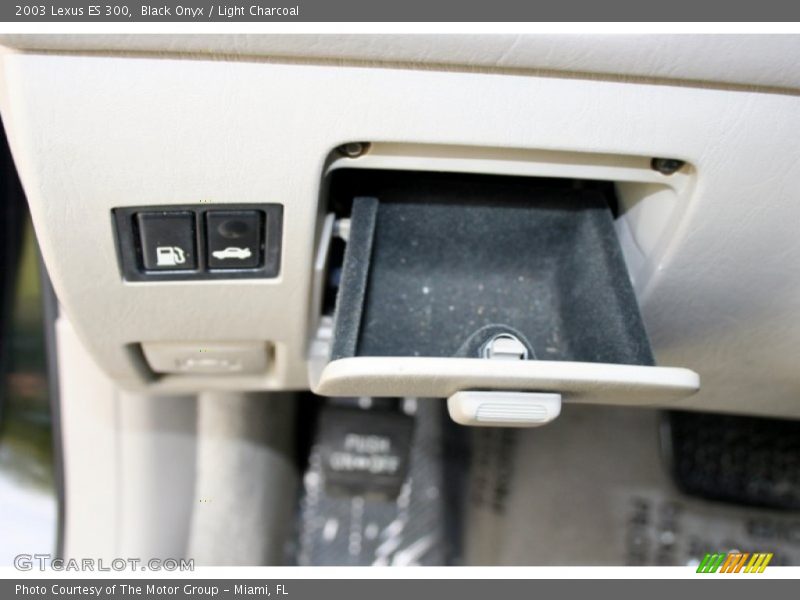 Black Onyx / Light Charcoal 2003 Lexus ES 300