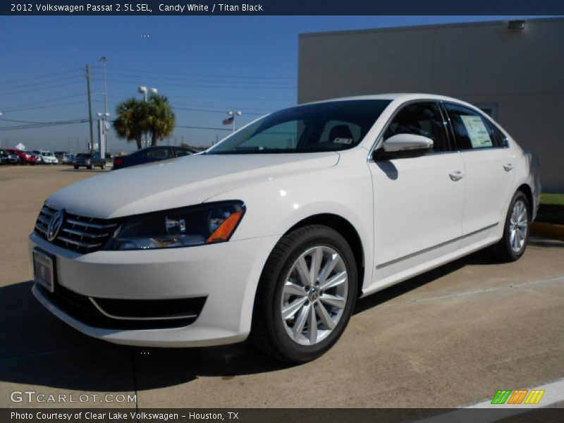 Front 3/4 View of 2012 Passat 2.5L SEL