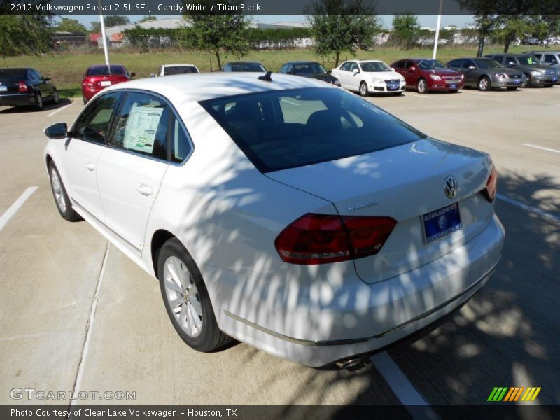 Candy White / Titan Black 2012 Volkswagen Passat 2.5L SEL