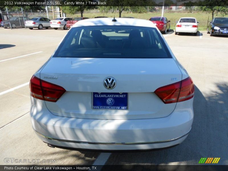 Candy White / Titan Black 2012 Volkswagen Passat 2.5L SEL