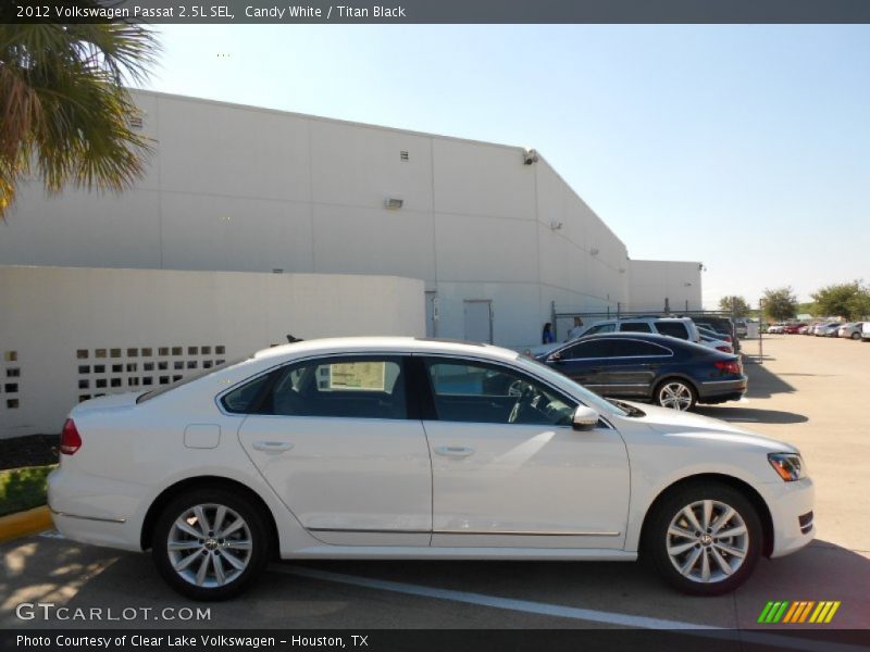 Candy White / Titan Black 2012 Volkswagen Passat 2.5L SEL