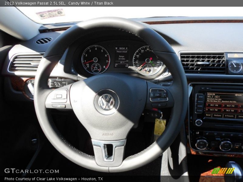 Candy White / Titan Black 2012 Volkswagen Passat 2.5L SEL