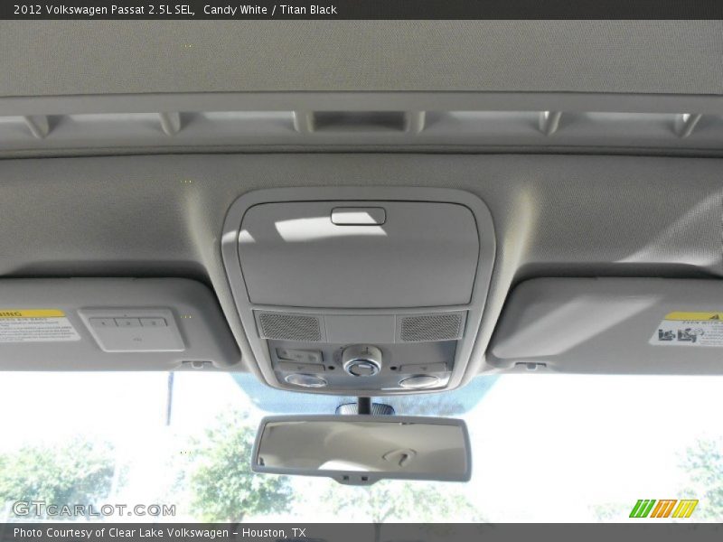 Candy White / Titan Black 2012 Volkswagen Passat 2.5L SEL