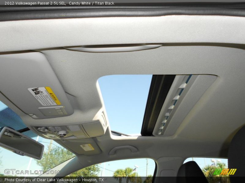 Candy White / Titan Black 2012 Volkswagen Passat 2.5L SEL