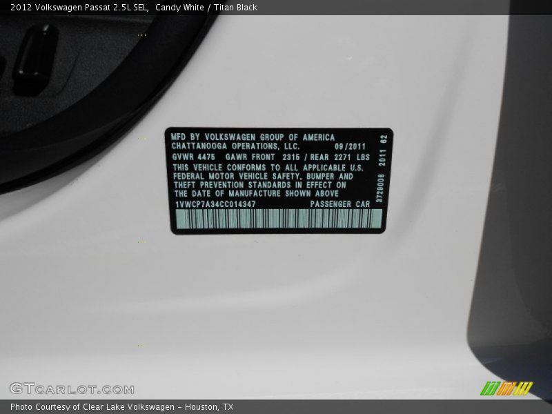 Candy White / Titan Black 2012 Volkswagen Passat 2.5L SEL