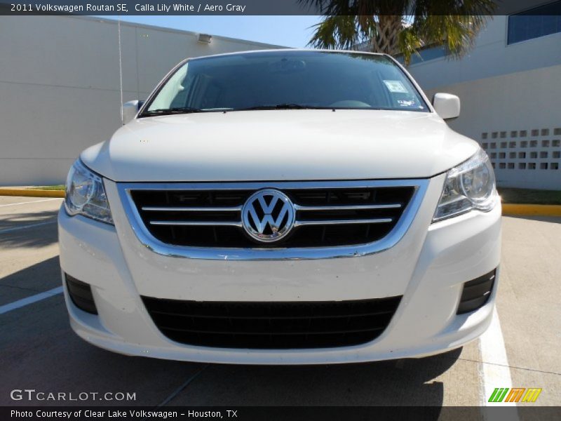Calla Lily White / Aero Gray 2011 Volkswagen Routan SE