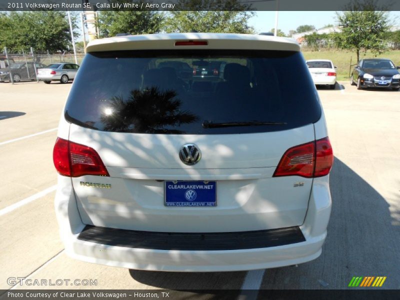 Calla Lily White / Aero Gray 2011 Volkswagen Routan SE