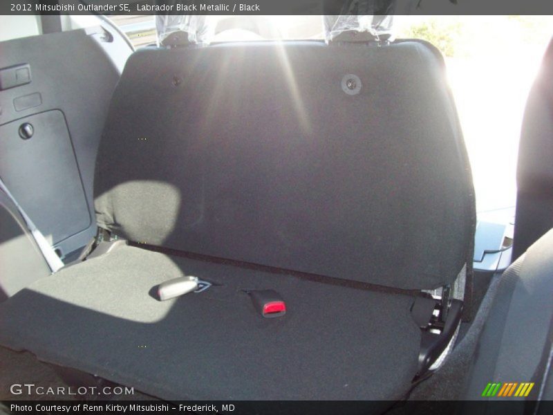 Labrador Black Metallic / Black 2012 Mitsubishi Outlander SE