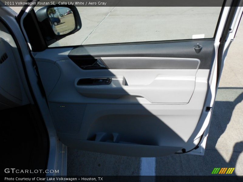 Calla Lily White / Aero Gray 2011 Volkswagen Routan SE