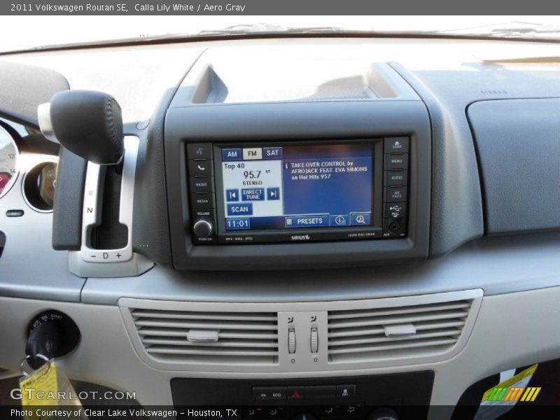 Calla Lily White / Aero Gray 2011 Volkswagen Routan SE