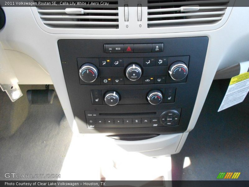 Calla Lily White / Aero Gray 2011 Volkswagen Routan SE
