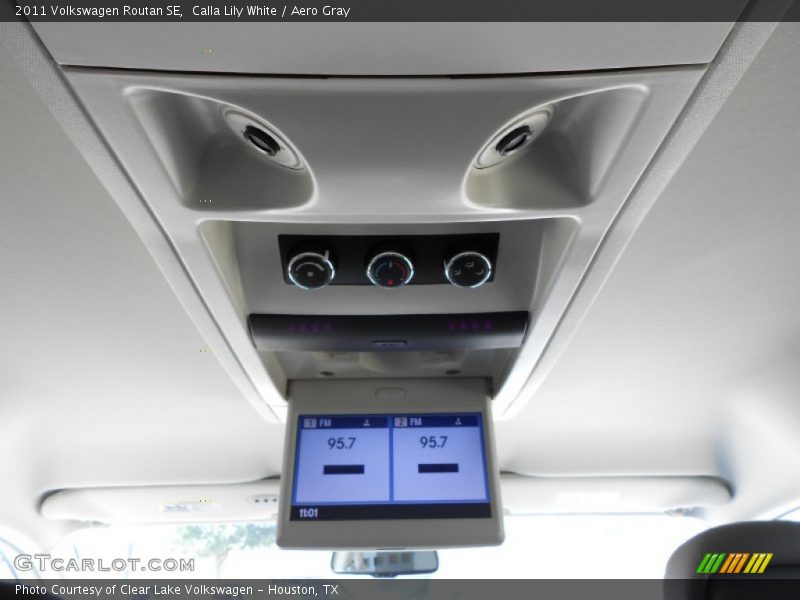 Calla Lily White / Aero Gray 2011 Volkswagen Routan SE