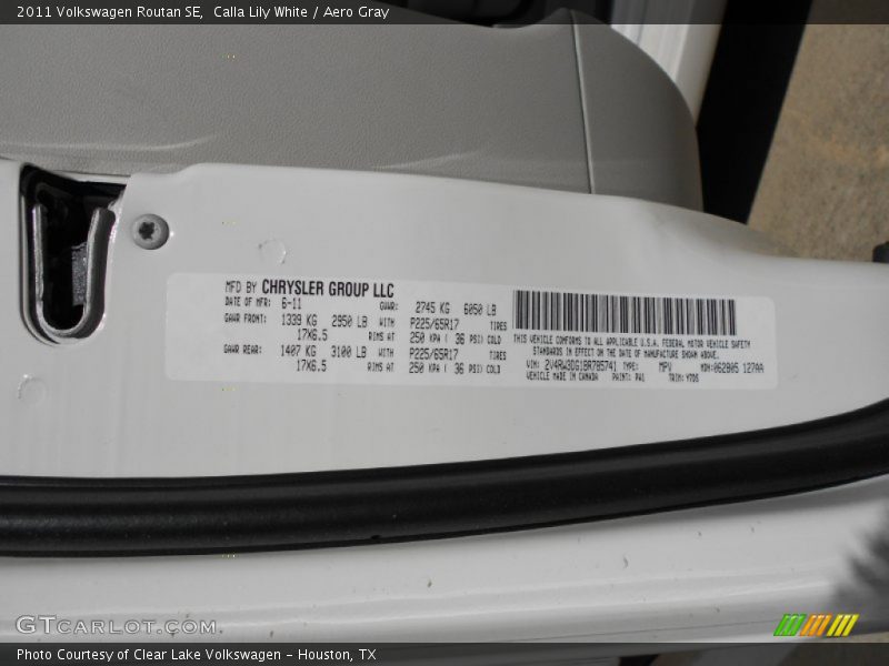 Calla Lily White / Aero Gray 2011 Volkswagen Routan SE
