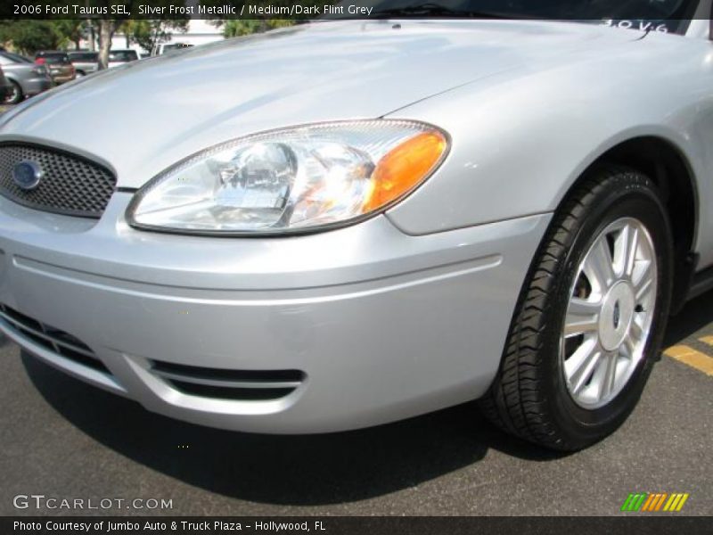 Silver Frost Metallic / Medium/Dark Flint Grey 2006 Ford Taurus SEL