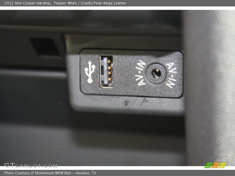 Pepper White / Gravity Polar Beige Leather 2012 Mini Cooper Hardtop