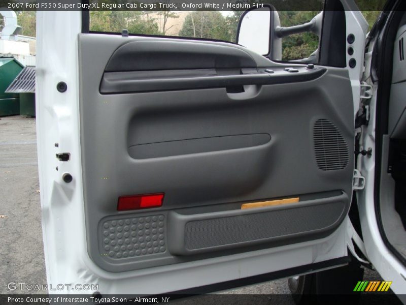 Oxford White / Medium Flint 2007 Ford F550 Super Duty XL Regular Cab Cargo Truck