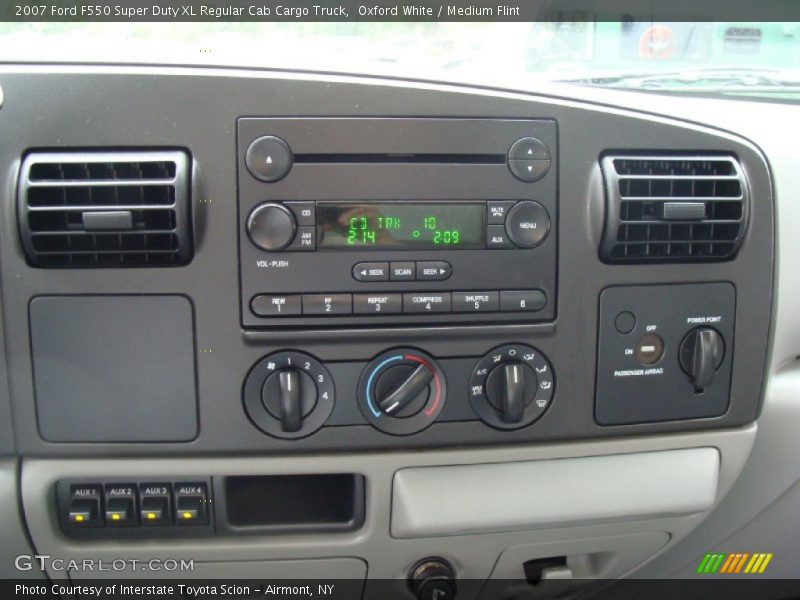 Oxford White / Medium Flint 2007 Ford F550 Super Duty XL Regular Cab Cargo Truck