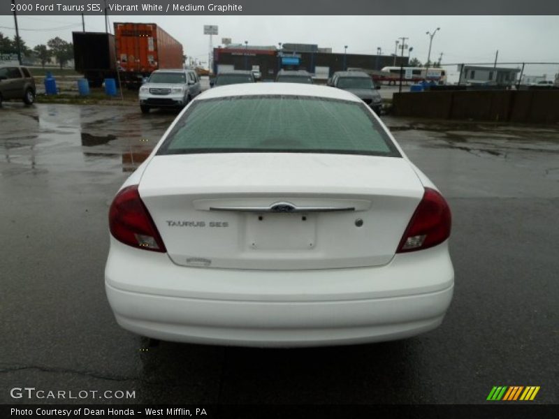 Vibrant White / Medium Graphite 2000 Ford Taurus SES