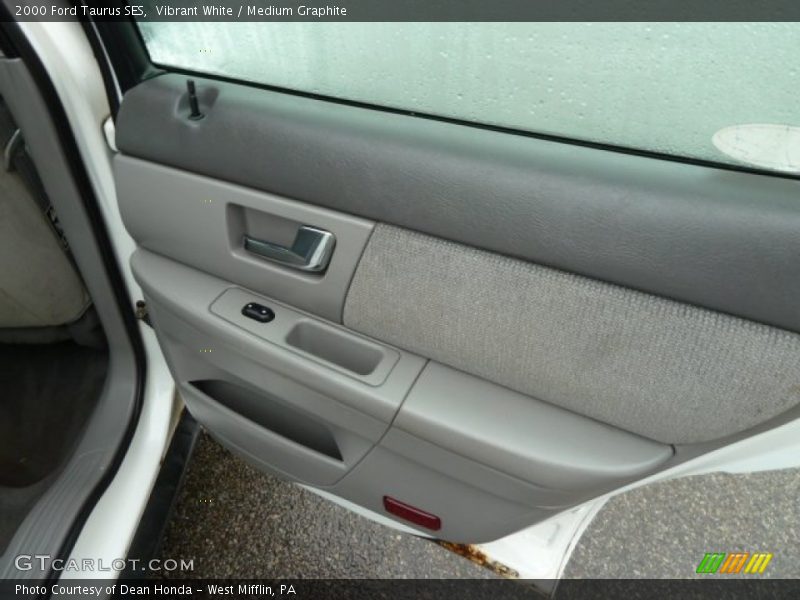 Vibrant White / Medium Graphite 2000 Ford Taurus SES