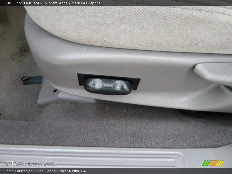 Vibrant White / Medium Graphite 2000 Ford Taurus SES