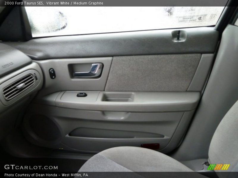 Vibrant White / Medium Graphite 2000 Ford Taurus SES