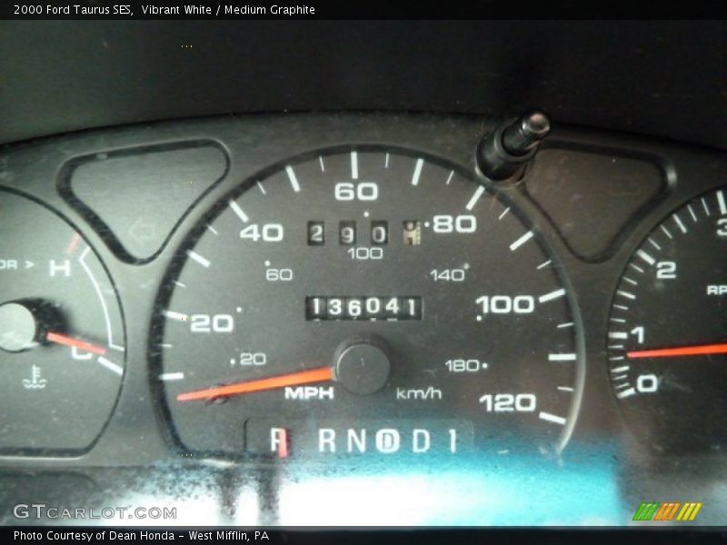 Vibrant White / Medium Graphite 2000 Ford Taurus SES