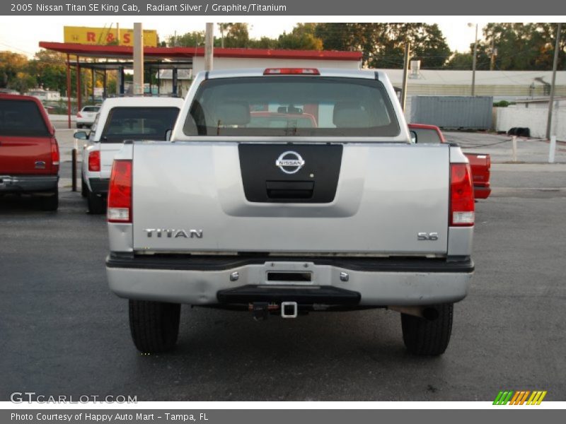 Radiant Silver / Graphite/Titanium 2005 Nissan Titan SE King Cab