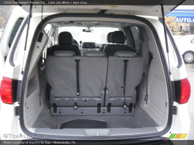 Calla Lilly White / Aero Grey 2009 Volkswagen Routan SEL