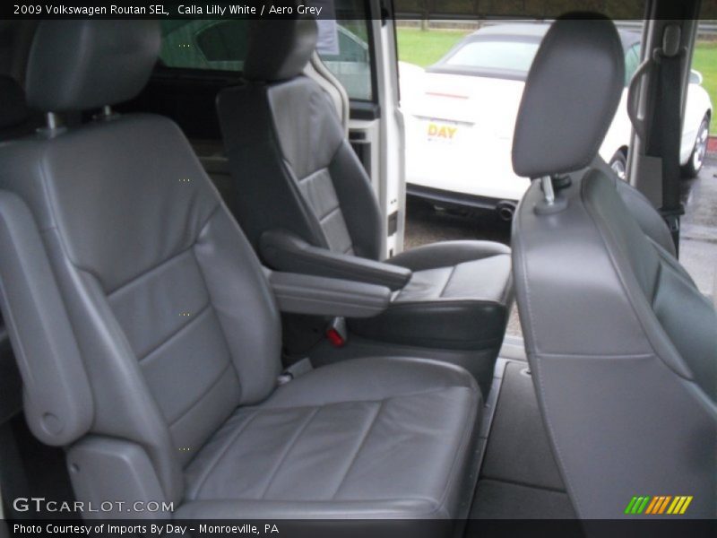 Calla Lilly White / Aero Grey 2009 Volkswagen Routan SEL