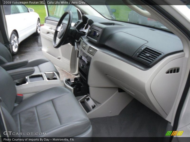 Calla Lilly White / Aero Grey 2009 Volkswagen Routan SEL