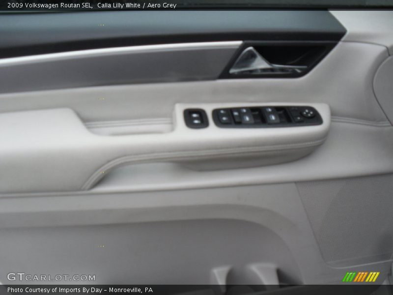 Calla Lilly White / Aero Grey 2009 Volkswagen Routan SEL