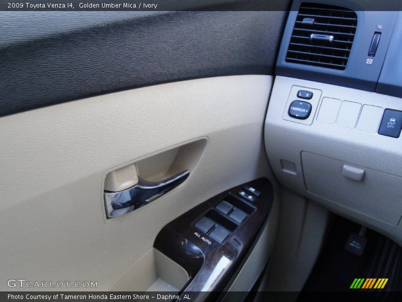 Golden Umber Mica / Ivory 2009 Toyota Venza I4