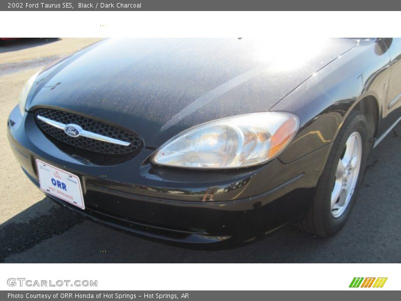 Black / Dark Charcoal 2002 Ford Taurus SES